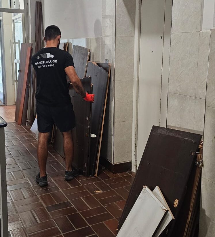 Slika tokom ciscenja prostora 2