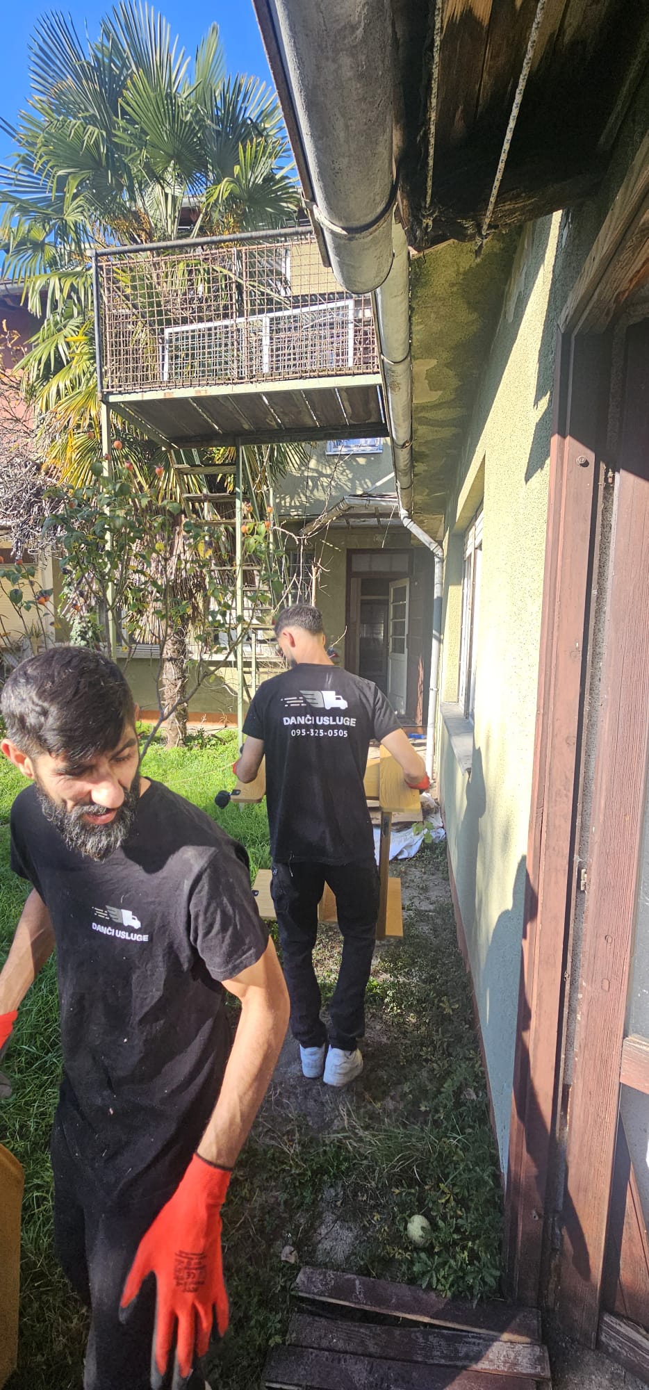 Slika prilikom iznosenja otpada od strane naseg tima 2