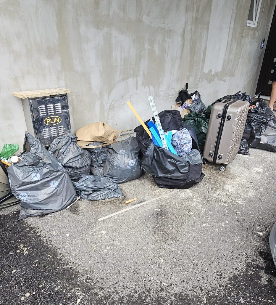 Slika smeća na ulici